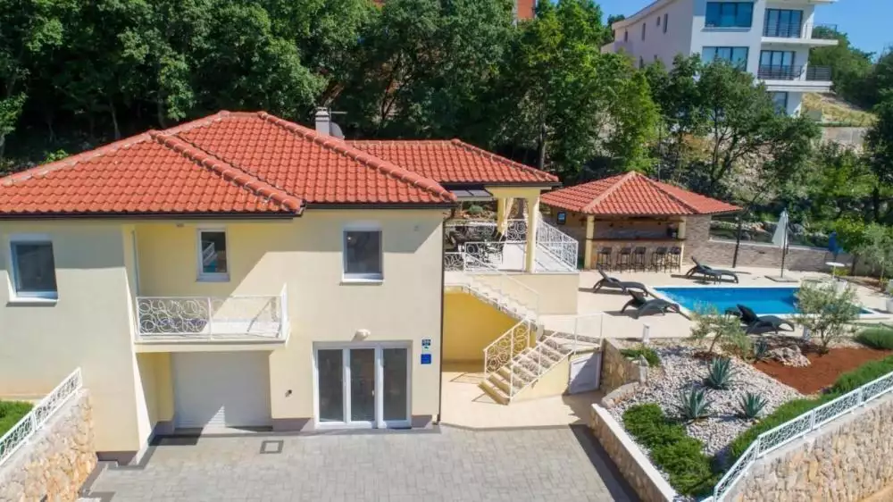 Villa 260m² in Croatia, Omisalj. Priced at 850000€ rent photo-2