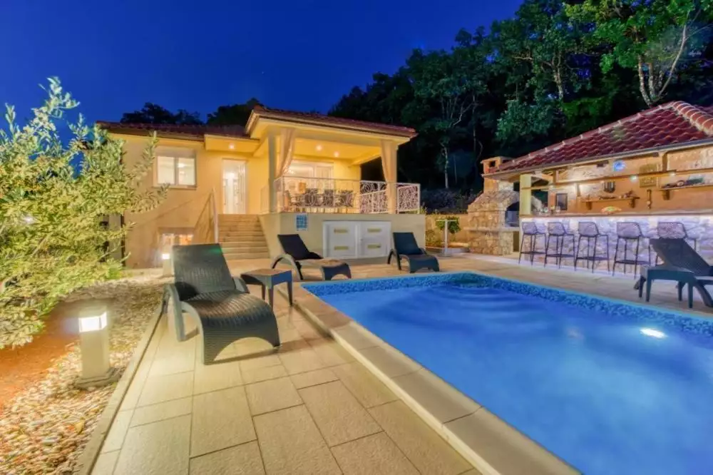Villa 260m² in Croatia, Omisalj. Priced at 850000€ rent photo-3