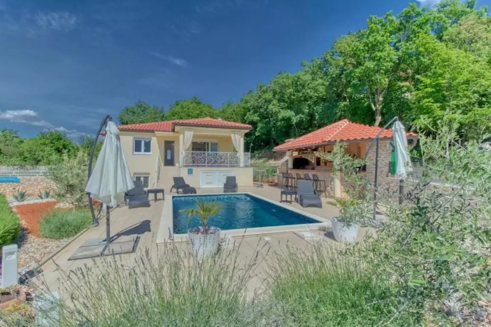 Villa 260m² in Croatia, Omisalj. Priced at 850000€ rent photo-5