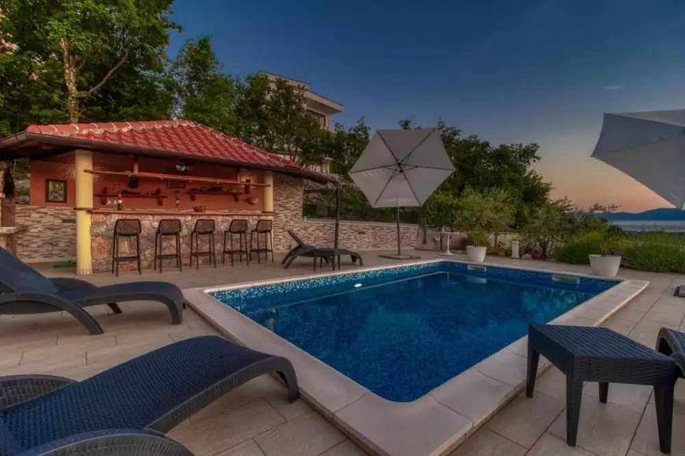 Villa 260m² in Croatia, Omisalj. Priced at 850000€ rent photo-6