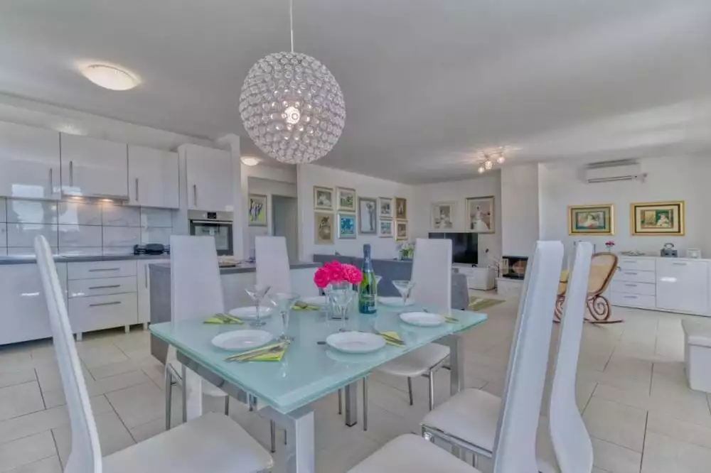 Villa 260m² in Croatia, Omisalj. Priced at 850000€ rent photo-11