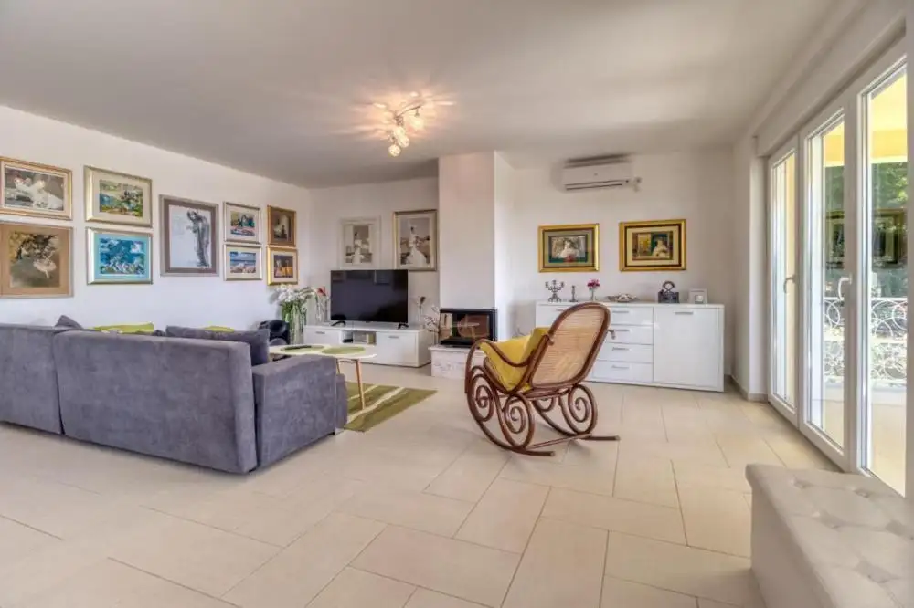 Villa 260m² in Croatia, Omisalj. Priced at 850000€ rent photo-13