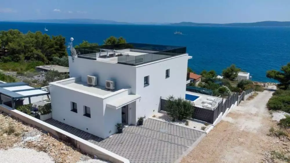 Villa 204m² in Croatia, Ciovo. Priced at 1250000€ rent photo-1