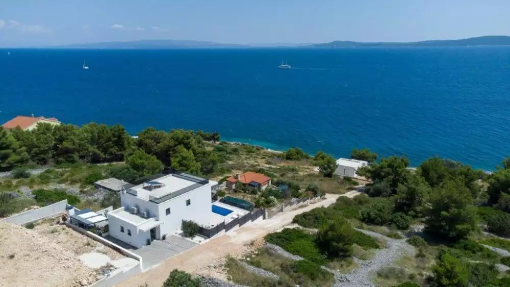 Villa 204m² in Croatia, Ciovo. Priced at 1250000€ rent photo-3