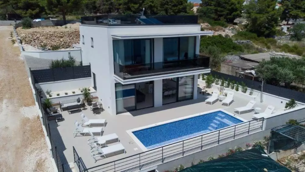 Villa 204m² in Croatia, Ciovo. Priced at 1250000€ rent photo-6