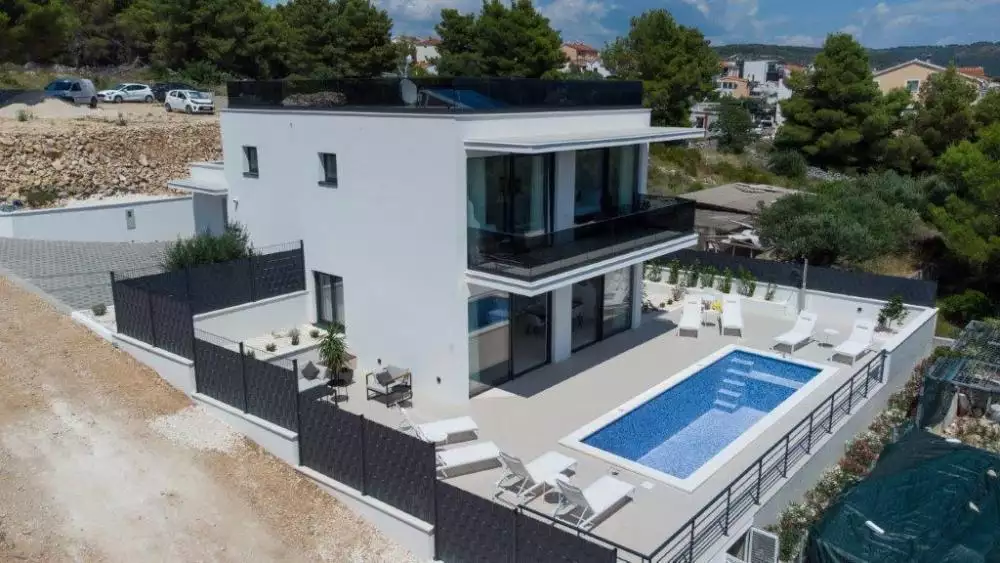 Villa 204m² in Croatia, Ciovo. Priced at 1250000€ rent photo-7