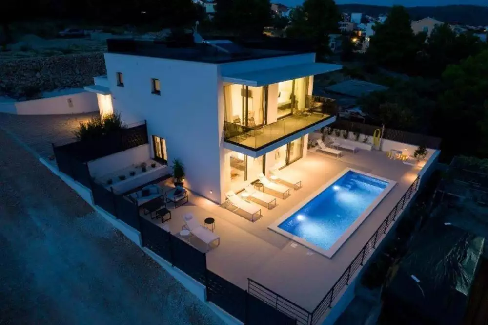 Villa 204m² in Croatia, Ciovo. Priced at 1250000€ rent photo-9