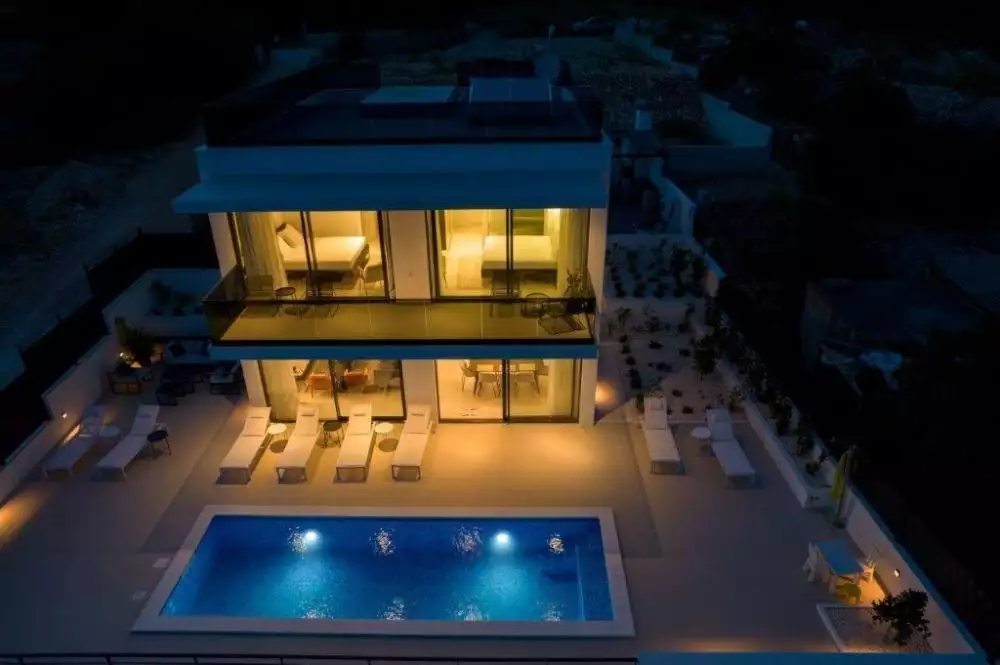 Villa 204m² in Croatia, Ciovo. Priced at 1250000€ rent photo-10