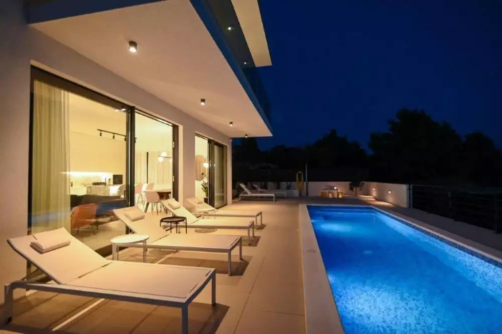 Villa 204m² in Croatia, Ciovo. Priced at 1250000€ rent photo-11