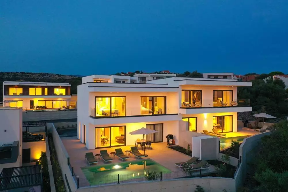 Villa 576m² in Croatia, Novalja. Priced at 1500000€ rent photo-1