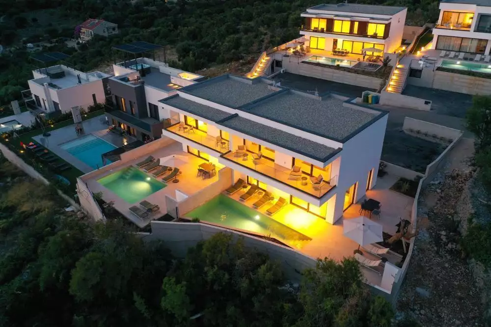 Villa 576m² in Croatia, Novalja. Priced at 1500000€ rent photo-3