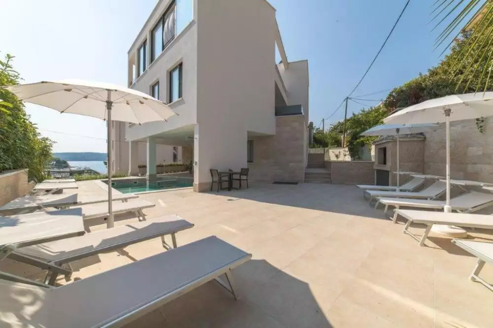 Villa 363m² in Croatia, Ciovo. Priced at 2000000€ rent photo-7