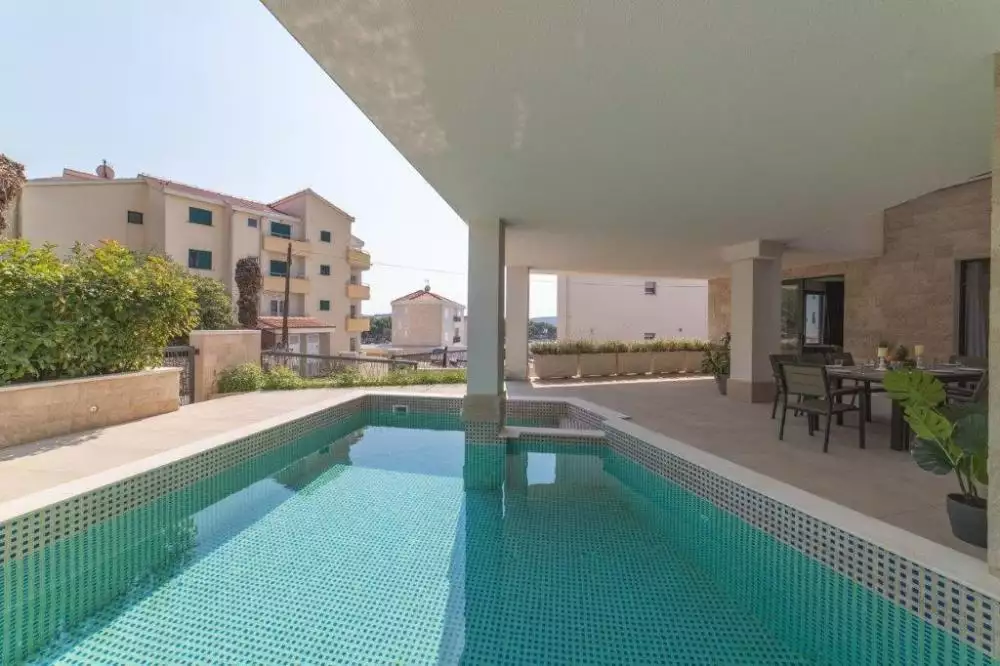 Villa 363m² in Croatia, Ciovo. Priced at 2000000€ rent photo-9