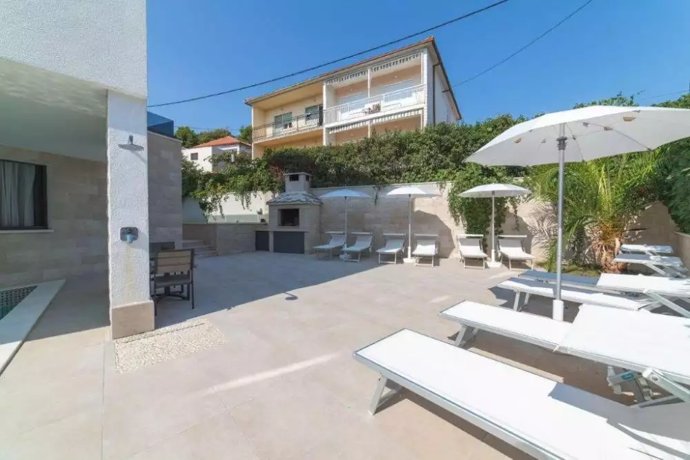 Villa 363m² in Croatia, Ciovo. Priced at 2000000€ rent photo-11