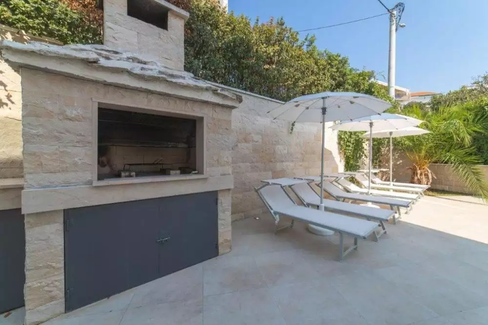 Villa 363m² in Croatia, Ciovo. Priced at 2000000€ rent photo-12