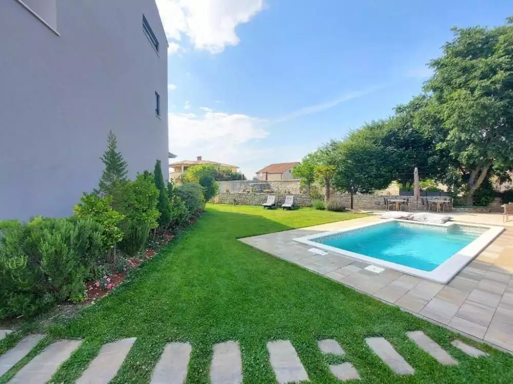 Hotels 340m² in Croatia, Bale. Priced at 939000€ rent photo-4