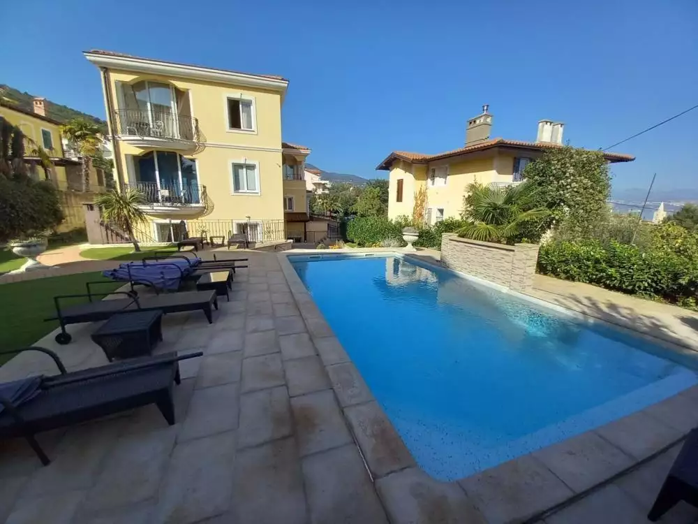 Villa 625m² in Croatia, Lovran. Priced at 2500000€ rent photo-3