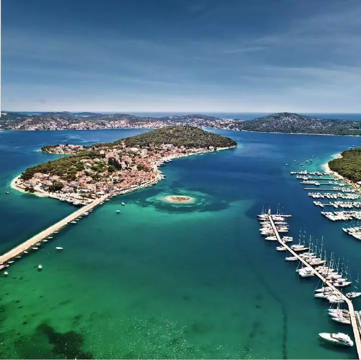Villa 551m² in Croatia, Rogoznica. Priced at 2445800€ rent photo-2