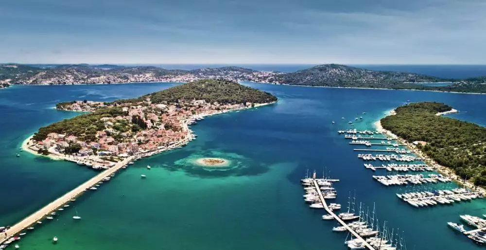 Villa 551m² in Croatia, Rogoznica. Priced at 2445800€ rent photo-3