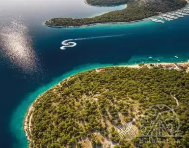 Buy in Croatia for 2445800€