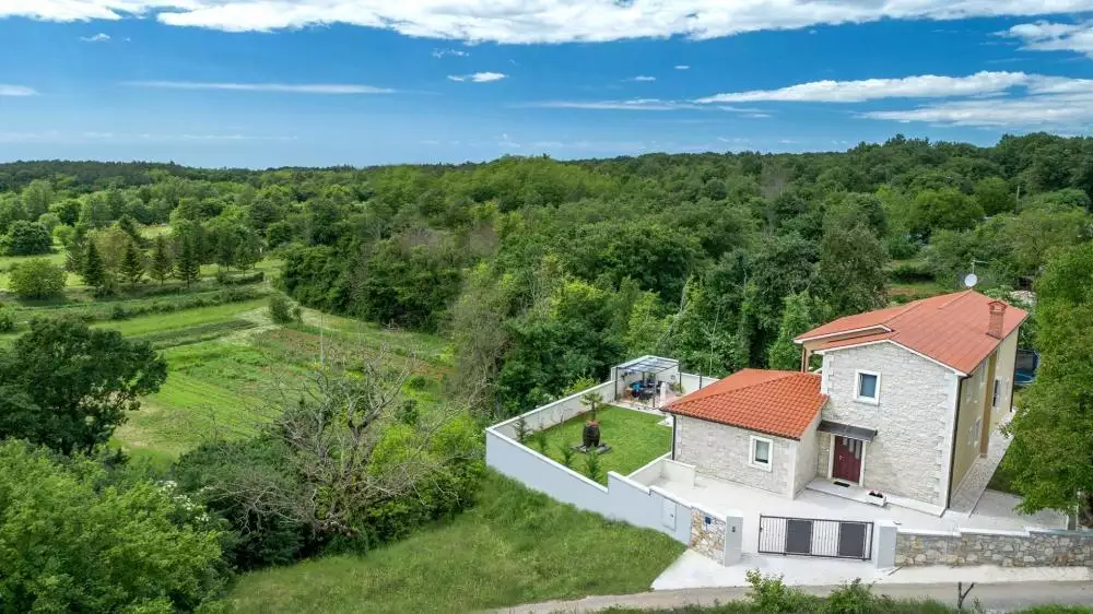 Villa 230m² in Italy, Mutignano. Priced at 595000€ rent photo-9