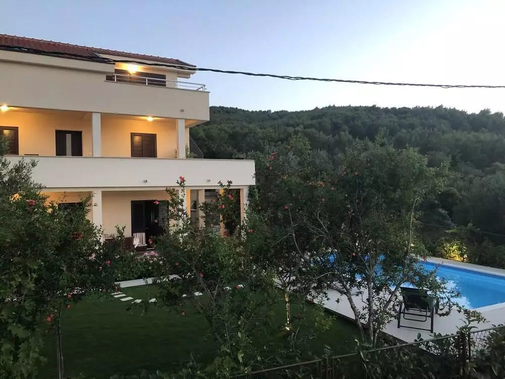 Hotels 300m² in Croatia, Ciovo. Priced at 650000€ rent photo-4