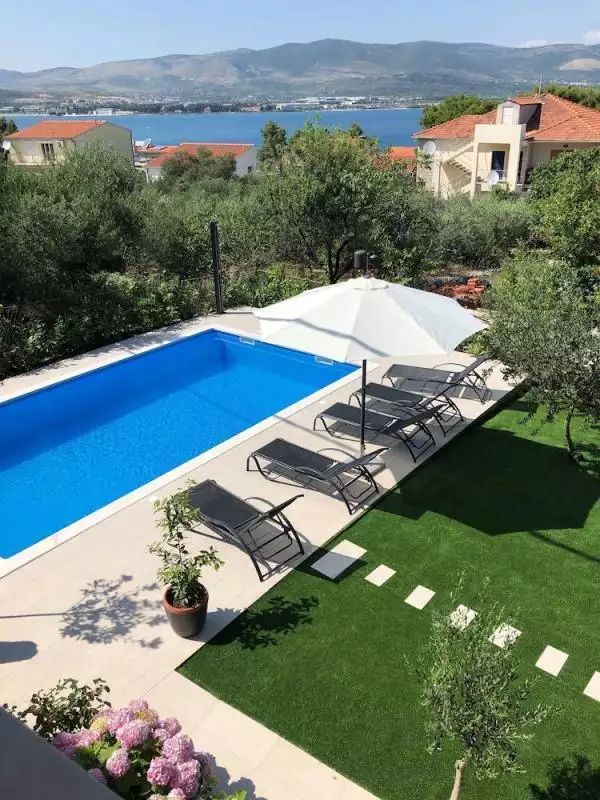 Hotels 300m² in Croatia, Ciovo. Priced at 650000€ rent photo-6