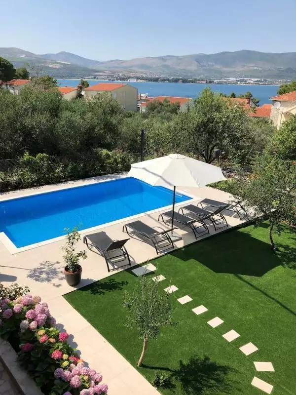 Hotels 300m² in Croatia, Ciovo. Priced at 650000€ rent photo-25
