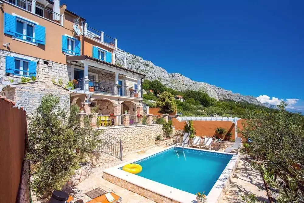 Villa 900m² in Croatia, Jesenice. Priced at 1570000€ rent photo-2