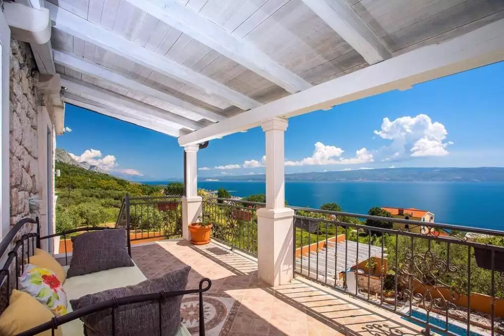 Villa 900m² in Croatia, Jesenice. Priced at 1570000€ rent photo-6