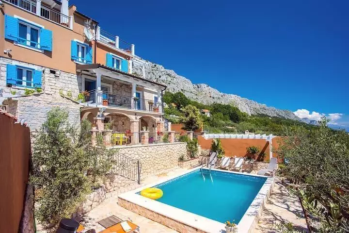 Villa 900m² in Croatia, Jesenice. Priced at 1570000€ rent photo-9