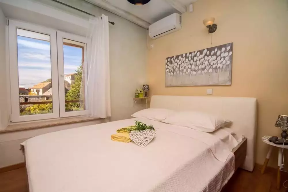 Villa 900m² in Croatia, Jesenice. Priced at 1570000€ rent photo-10