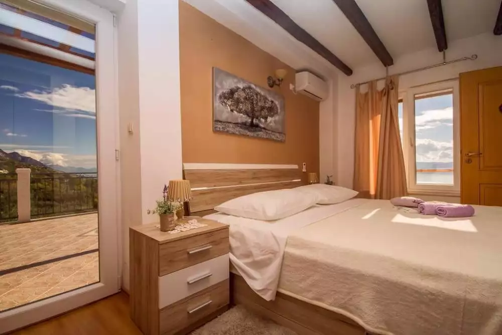 Villa 900m² in Croatia, Jesenice. Priced at 1570000€ rent photo-11