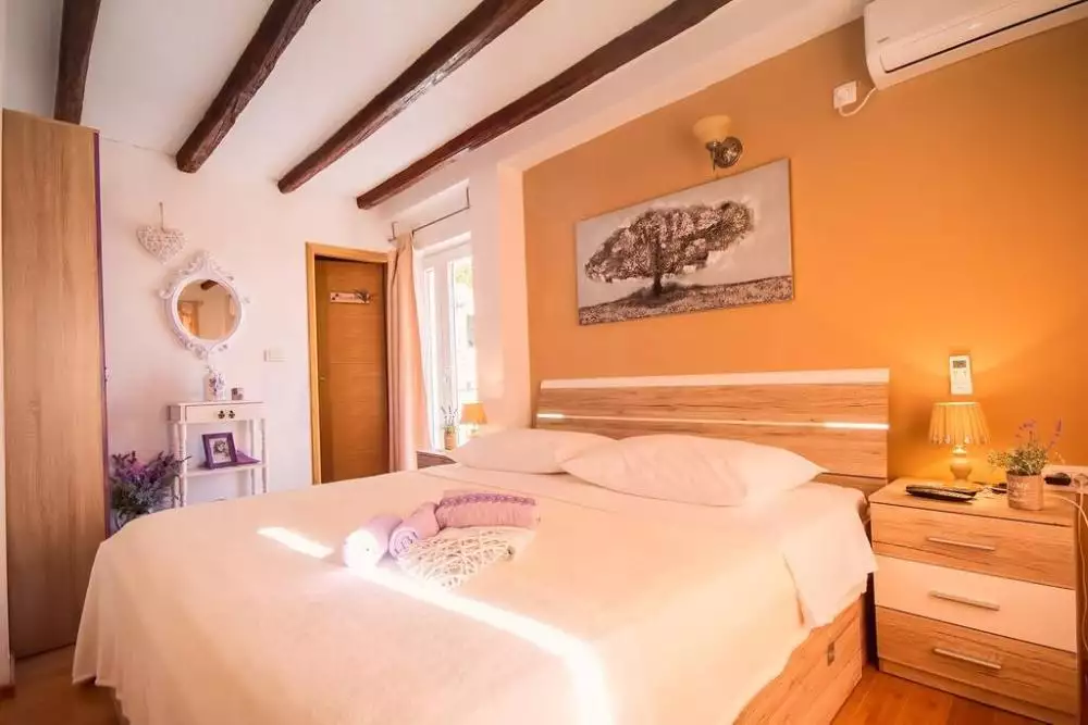 Villa 900m² in Croatia, Jesenice. Priced at 1570000€ rent photo-19