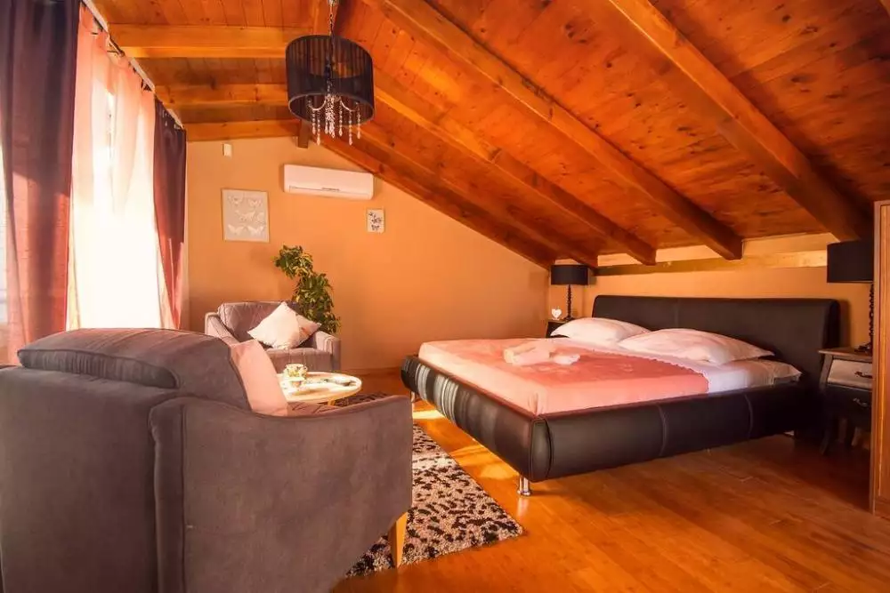 Villa 900m² in Croatia, Jesenice. Priced at 1570000€ rent photo-25