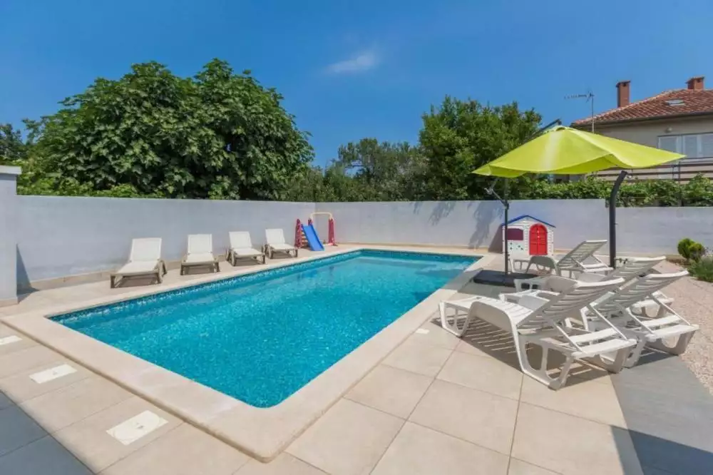 Hotels 900m² in Croatia, Medulin. Priced at 2500000€ rent photo-5
