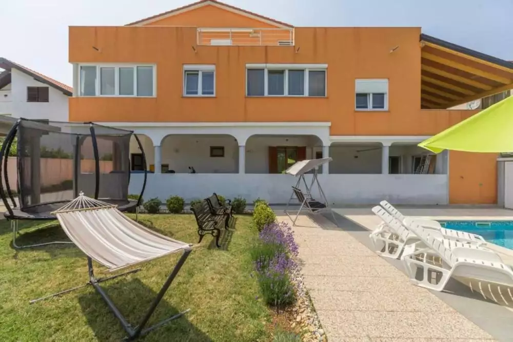 Hotels 900m² in Croatia, Medulin. Priced at 2500000€ rent photo-7