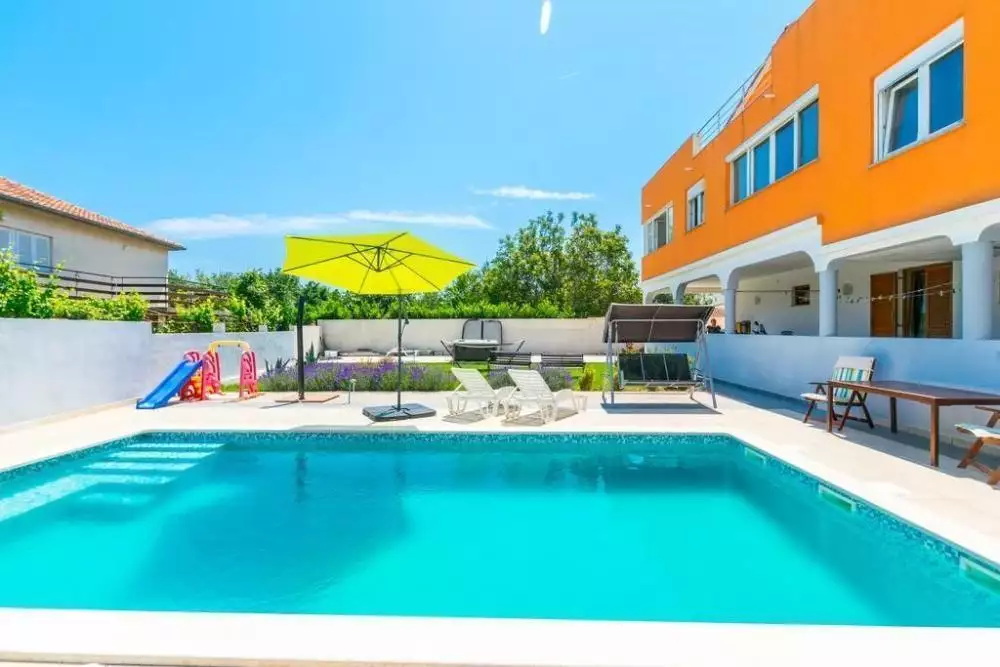 Hotels 900m² in Croatia, Medulin. Priced at 2500000€ rent photo-25