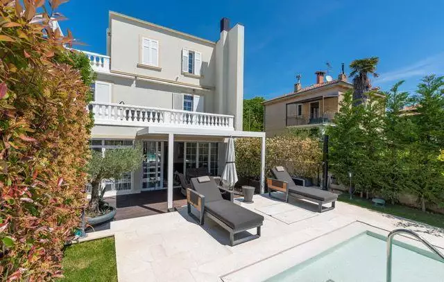 Villa 350m² in Croatia, Rovinj. Priced at 2877000€ rent photo-2