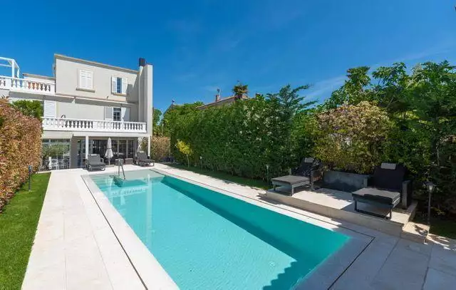 Villa 350m² in Croatia, Rovinj. Priced at 2877000€ rent photo-6