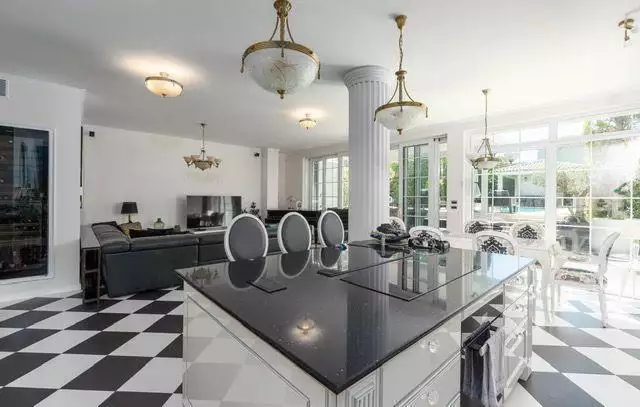 Villa 350m² in Croatia, Rovinj. Priced at 2877000€ rent photo-10