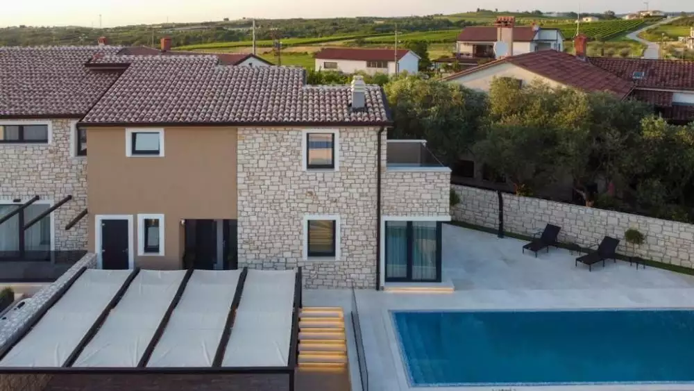 Villa 146m² in Croatia, Brtonigla. Priced at 550000€ rent photo-2