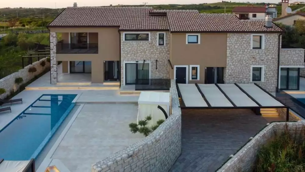 Villa 146m² in Croatia, Brtonigla. Priced at 550000€ rent photo-3