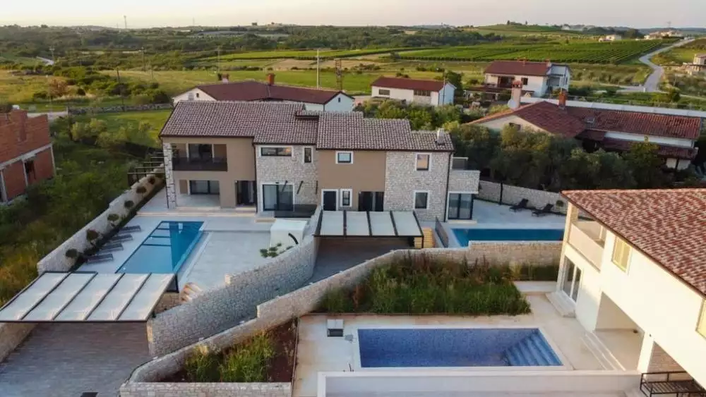 Villa 146m² in Croatia, Brtonigla. Priced at 550000€ rent photo-7