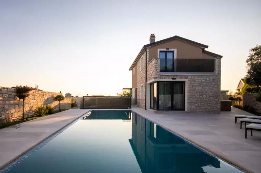 Villa 146m² in Croatia, Brtonigla. Priced at 550000€ rent photo-1