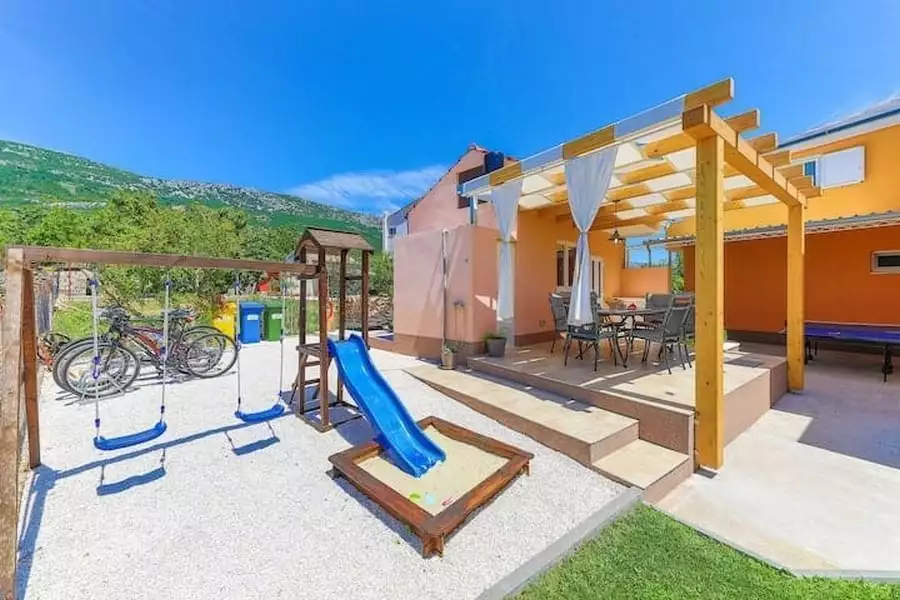 Villa 246m² in Croatia, Kastela. Priced at 650000€ rent photo-18