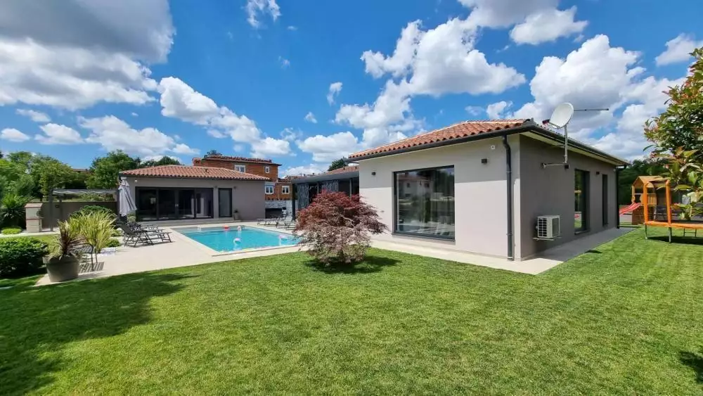 Villa 212m² in Croatia, Labin. Priced at 695000€ rent photo-6
