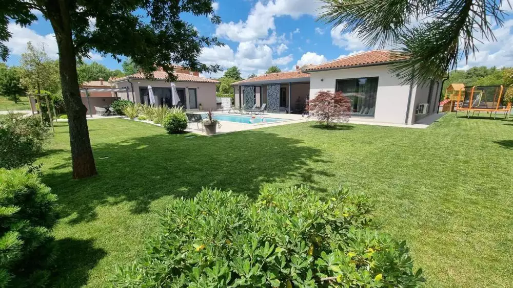 Villa 212m² in Croatia, Labin. Priced at 695000€ rent photo-7
