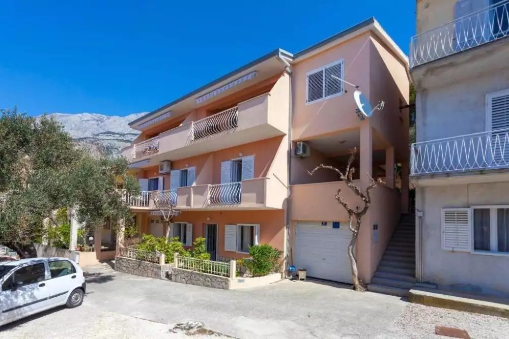 Hotels 377m² in Croatia, Tucepi. Priced at 950000€ rent photo-4