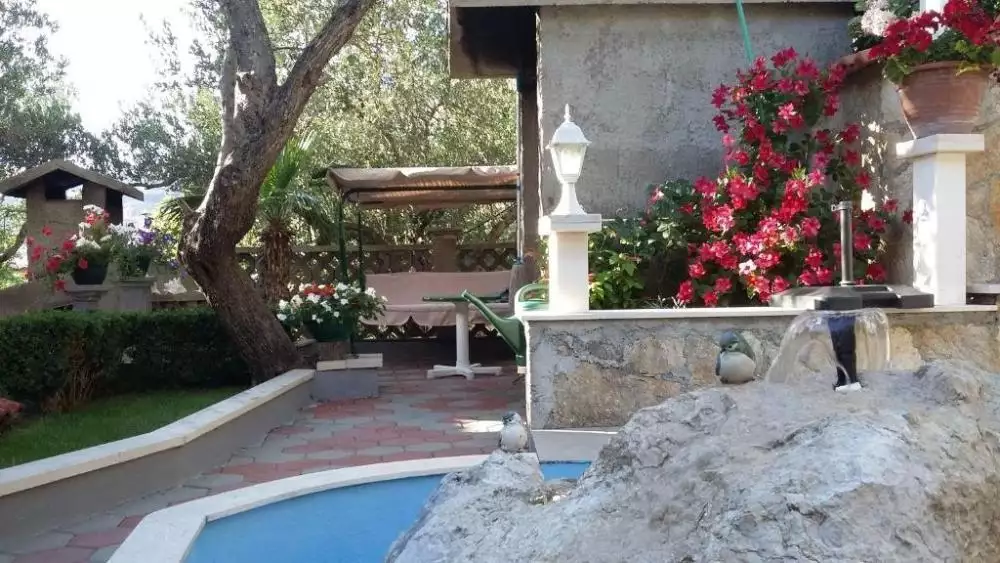 Hotels 377m² in Croatia, Tucepi. Priced at 950000€ rent photo-6